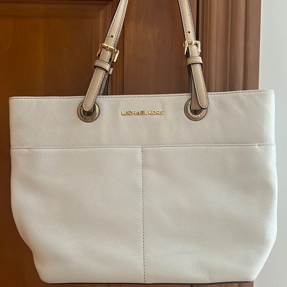 Michael Kors white and gold shoulder purse. Like new!